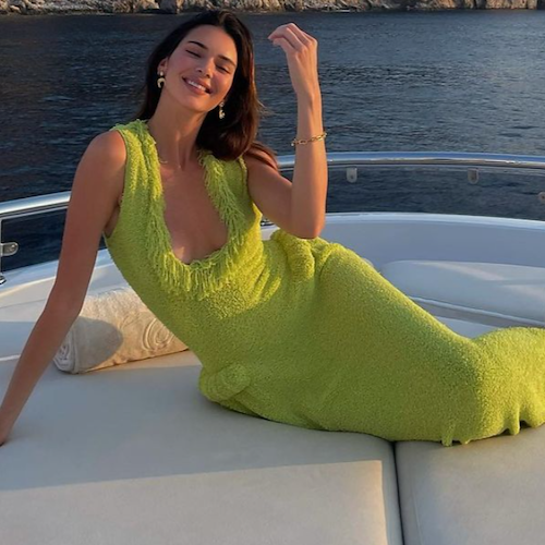 La supermodella Kendall Jenner si rilassa a Capri, prossima tappa a Positano? 
