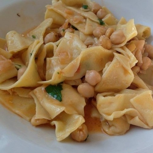 Lagane e ceci, uno dei piatti classici della cucina Amalfitana