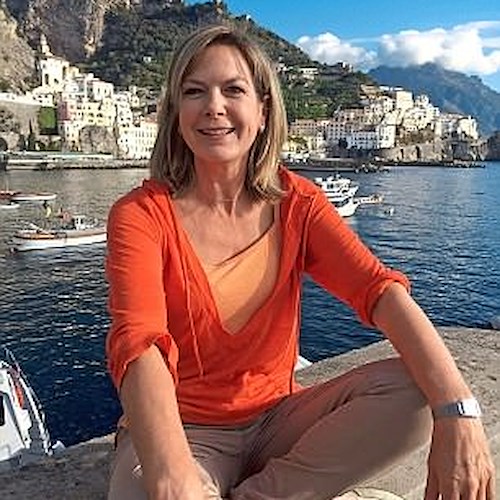 Limoni, vigneti e paesaggi mozzafiato: il viaggio della conduttrice TV Penny Smith in Costiera Amalfitana