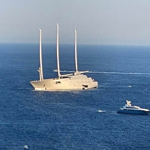 Lo yacht a vela più grande del mondo tra la Costiera Amalfitana e la Penisola Sorrentina /Foto