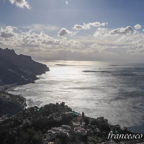 Mare, sole, vento e neve in uno scenario unico al mondo: buongiorno dalla Costa d'Amalfi /Foto Gallery