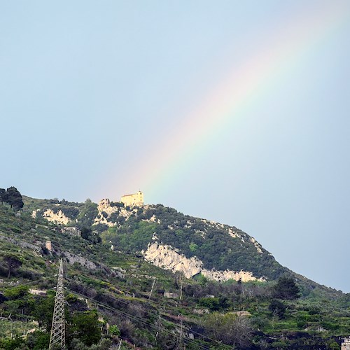 Nel giorno di San Cataldo un arcobaleno saluta il freddo e dà il benvenuto al caldo