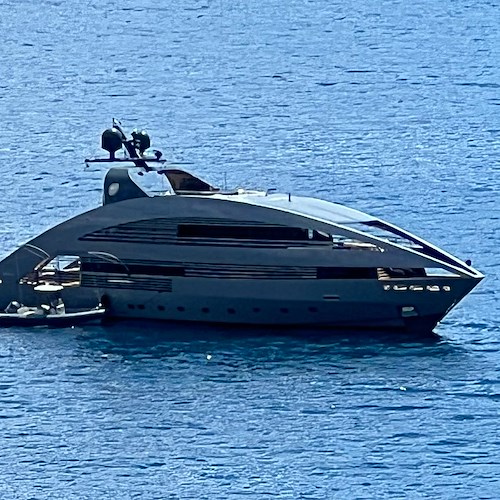 Nelle acque della Costa d'Amalfi arriva lo yacht di lusso Ocean Pearl