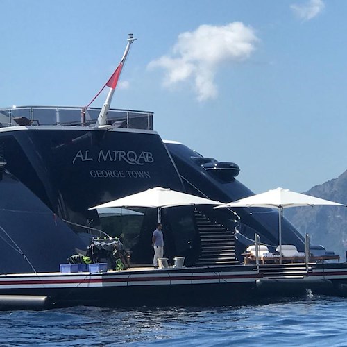 Nelle acque di Positano torna "Al Mirqab", il megayacht dell'Emiro del Qatar