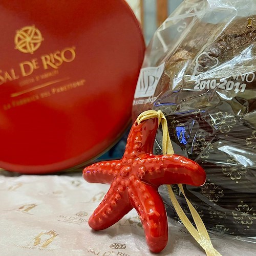 Passione Napoletana, l'artigianalità del Panettone di Sal De Riso sposa le ceramiche vietresi /foto