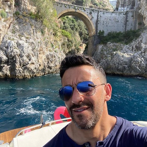 Relax in Costa d'Amalfi per Jason Cerbone, attore de "I Soprano" e "CSI: Miami" / FOTO 