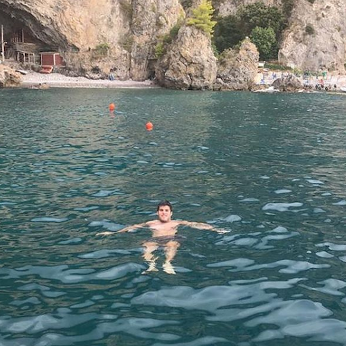 Relax pre-campionato ad Amalfi per il calciatore australiano Lewis Melican