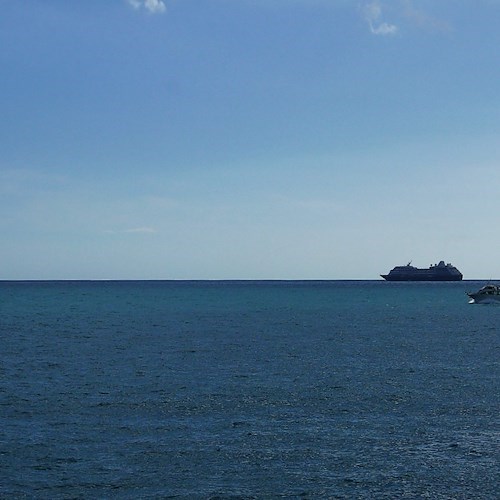"Seven Seas Explorer" e "Azamara Quest" le navi crociera del lusso si incontrano in Costa d'Amalfi