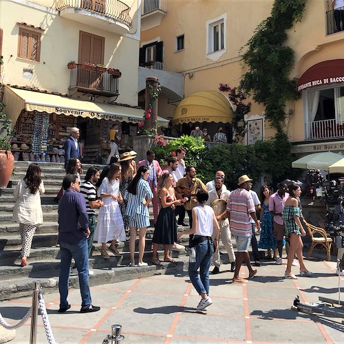 Spot in Costa d'Amalfi per Birra Peroni, riprese a Positano per i 175 anni dell'azienda /VIDEO