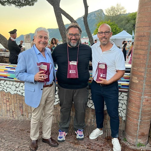 Taglio del nastro per "Borgo DiVino" a Vietri sul Mare: fino a domenica degustazioni con oltre 30 cantine da tutta Italia