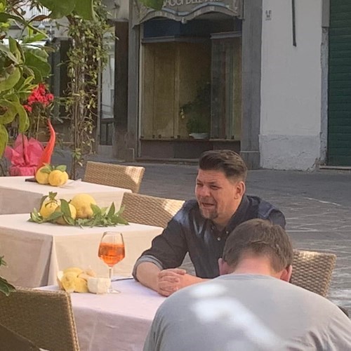 Tim Malzer in Costiera Amalfitana, per lo chef di "Kitchen Impossible" ciak a Minori 