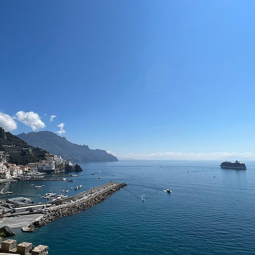 Torna in Costiera Amalfitana la “Riviera”, lussuosa nave da crociera della "Oceania Class"