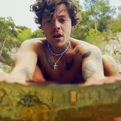 È uscito “Golden”, il videoclip di Harry Styles girato in Costa d’Amalfi: riprese tra Maiori e Pontone /GUARDA