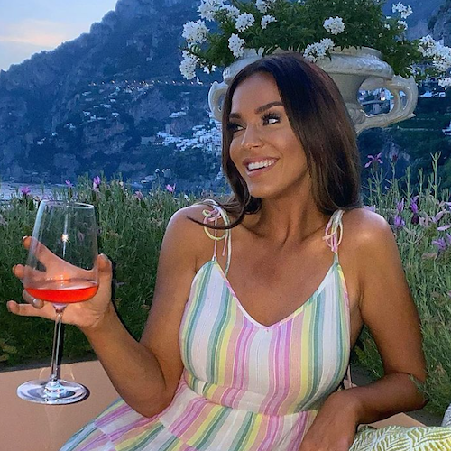 Vacanze a Positano per Vicky Pattison, tra le star di reality TV più famose della Gran Bretagna