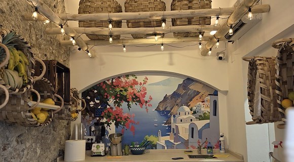 Apre “Gusto Amalfitano”: tradizione, design e gelato artigianale in soli sei metri quadrati