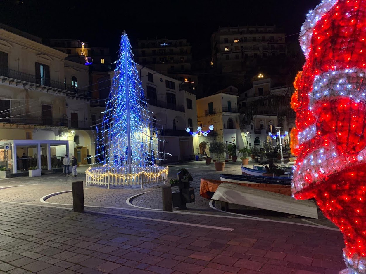 Amalfi News - A Cetara da domenica 14 novembre è già festa con “Le Luci del  Natale”